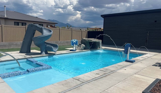 Red Rock Oasis and Private Pool Getaway!