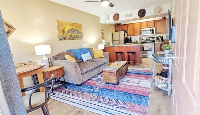~Red Rock Sanctuary w/Views~Pool~BBQ~Cozy~Clean~