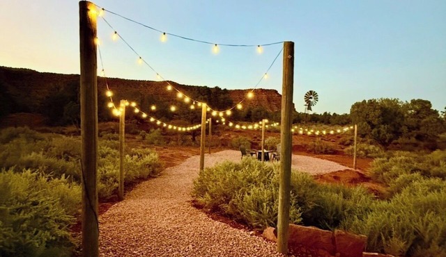 Red Rock views Kanab Family getaway Secluded
