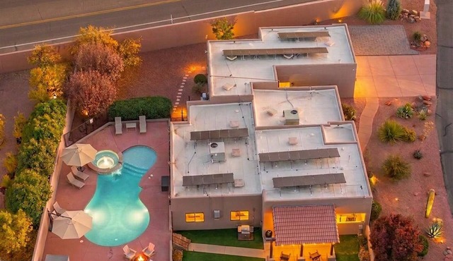 Red Rock Views Pool, Spa, Firepit, & Billiards Luxe 6BR Sedona Retreat