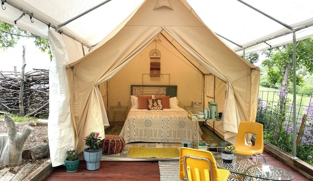 Red Rocks Glamping: Meeting nature & extravaganza