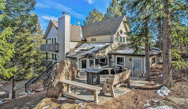 Red Rocks Retreat ~ Hot Tub, Game Room, Serenity