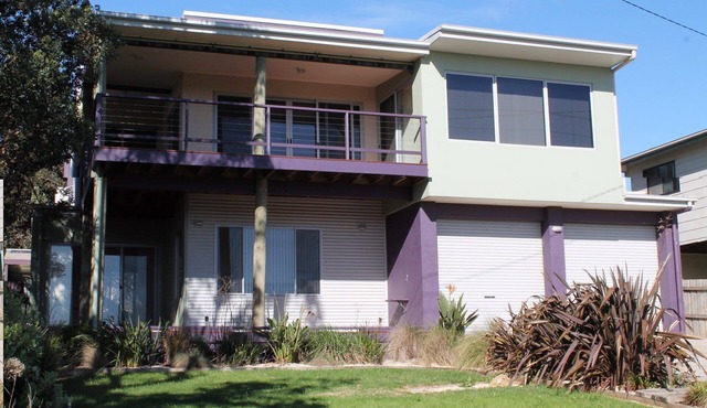 Red Rocks Road, Beach House in Cowes, bring the family!