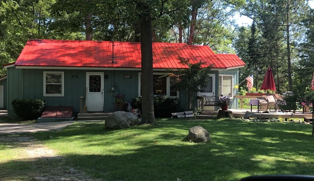 Red Roof Hilltop Cottage Overlooking Lake W/Extra Bunkhouse And Pet Friendly!