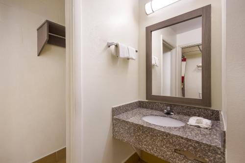 Red Roof Inn Crestview