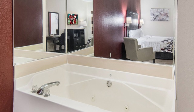 Red Roof Inn Fort Worth – Saginaw