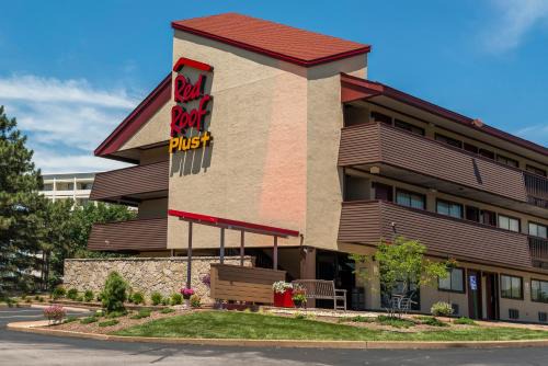 Red Roof Inn PLUS+ St. Louis - Forest Park/Hampton Ave.