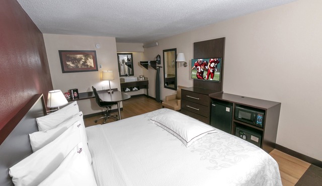 Red Roof Inn PLUS+ Statesville