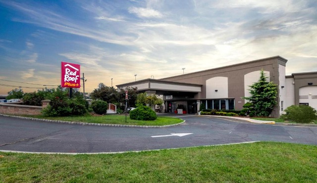 Red Roof Inn PLUS Woodbridge - Carteret