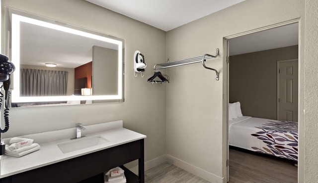 Red Roof Inn Redding