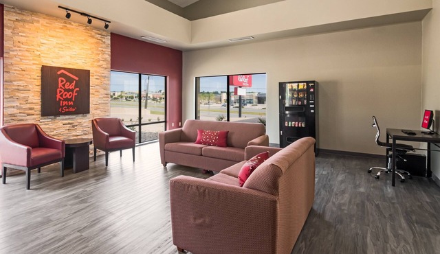 Red Roof Inn & Suites Austin East - Manor