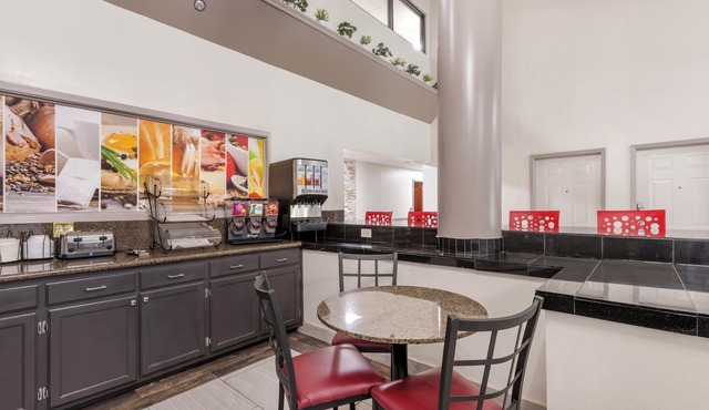 Red Roof Inn & Suites Clinton, MS