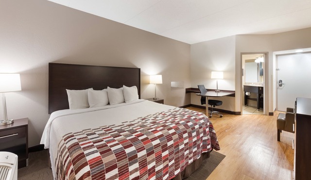 Red Roof Inn & Suites Columbus - West Broad
