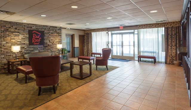 Red Roof Inn & Suites DeKalb