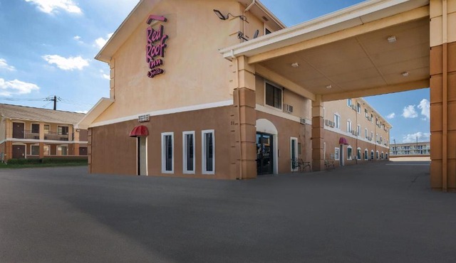 Red Roof Inn & Suites Denton