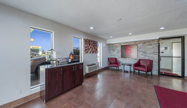 Red Roof Inn & Suites Denton