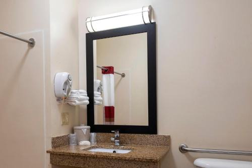 Red Roof Inn & Suites Dover Downtown