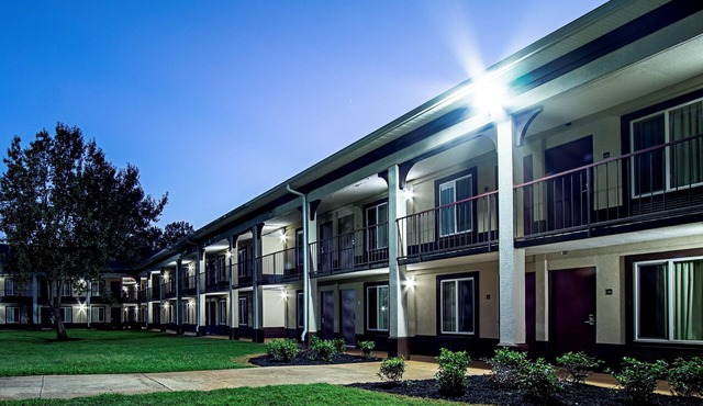 Red Roof Inn & Suites Greenwood, SC