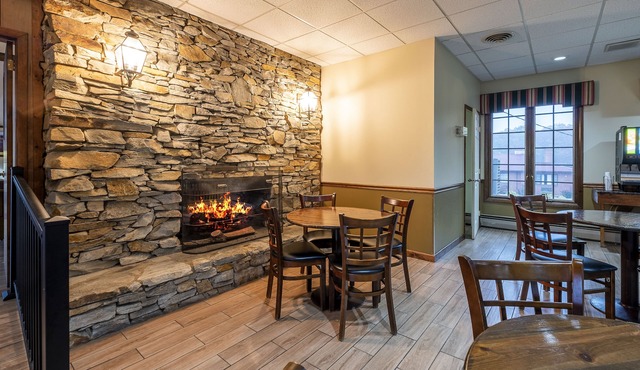 Red Roof Inn & Suites Hazleton