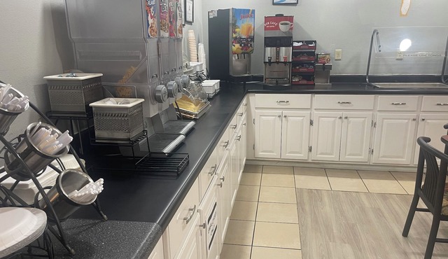 Red Roof Inn & Suites Hinesville