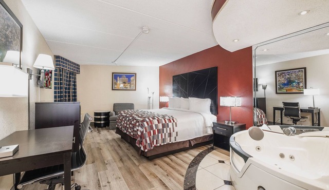 Red Roof Inn & Suites Macon