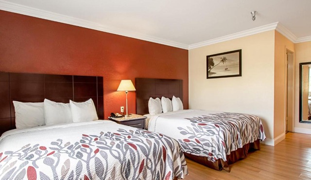 Red Roof Inn & Suites Monterey