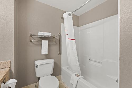 Red Roof Inn & Suites Newnan