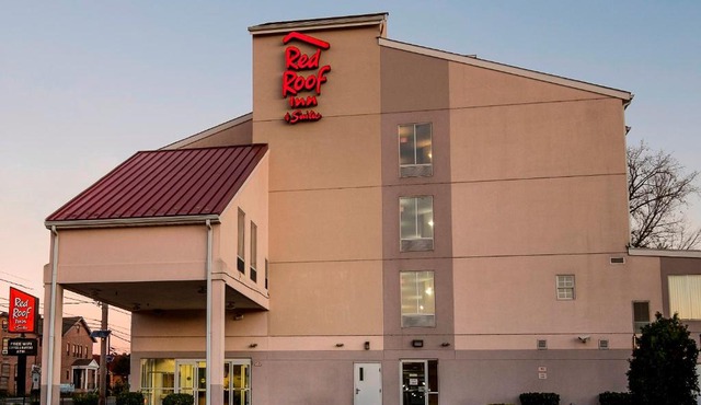 Red Roof Inn & Suites Philadelphia - Bellmawr