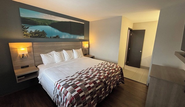 Red Roof Inn & Suites Tomah