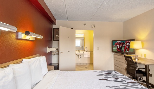 Red Roof Inn Toledo - University