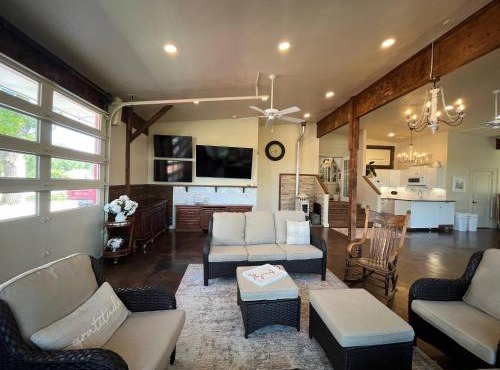 Red Roof Lodge hot tub 18 beds venue treehouse