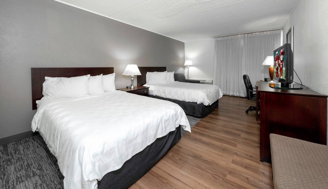 Red Roof PLUS+ Newark Liberty Airport - Carteret