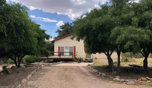 Red Roof Ranch - Pearce, Az. Fifeteen miles to Chiricahua National Monument.