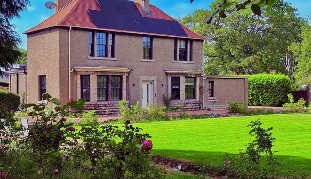 Red Roofs | 5BR Luxury | Near Edinburgh | EV Point
