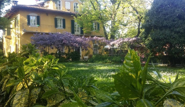 Red Room at Villa Mirano Bed and BreakFast Piossasco - Turin - Piedmont
