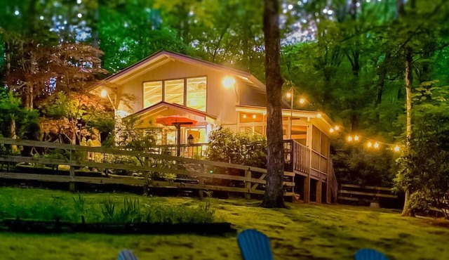 Red Rooster: Pet-Friendly Cottage in Mirror Lake w/2 Fire Pits & Fenced Yard