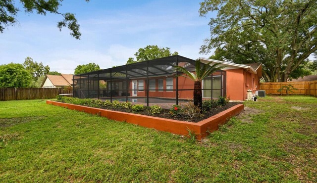 Red Royalty Pool, King Bed, Yard