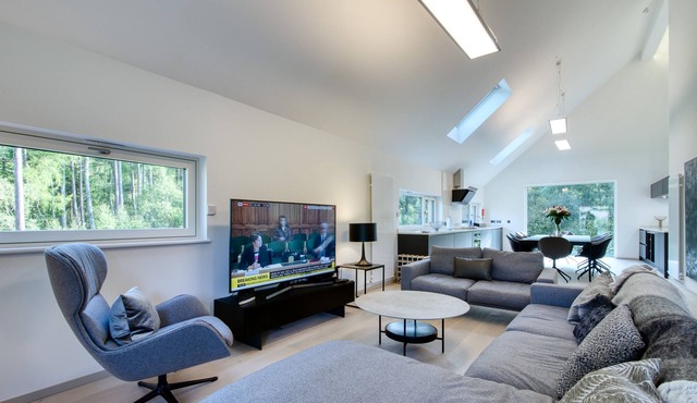 Red Stag chalet. Brand new, 4 bedroom, 4 bathroom, 5 star with free WiFi