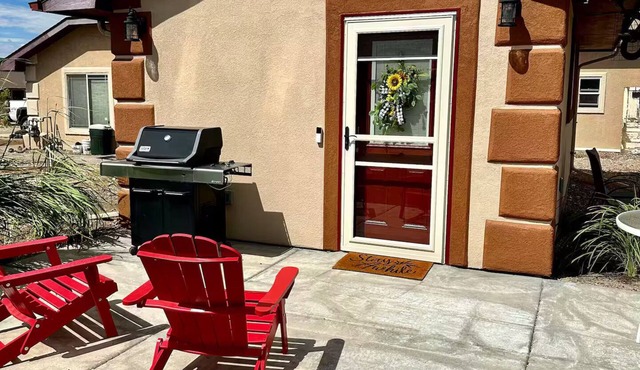 Red Tail Roost Tiny Home, Views, Hike, Bike, ATV on nearby BLM Land, Laundry