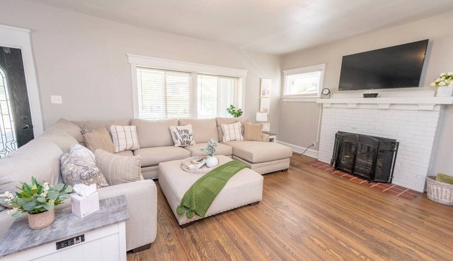 Red Zen | HotTub-all yr | Firepit | Grill | DogsOK