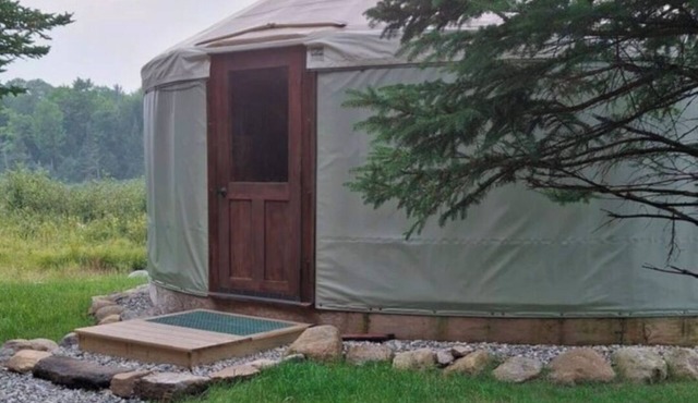 Redarrow rustic yurt in the Adirondacks, Gore Mt. 15 mins, jug water supplied