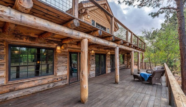 Redband Lodge: Handcrafted Rustic on White River