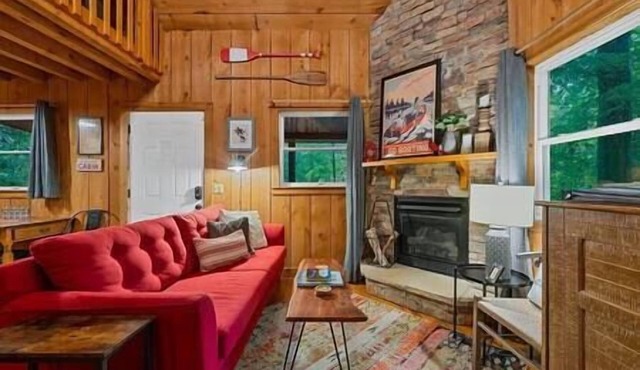 Redbird Hideaway With Hot Tub