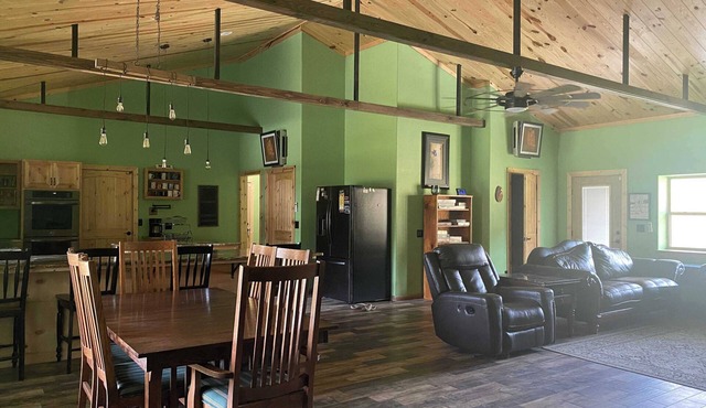 Redbud Honey - Country Cabin away from it all