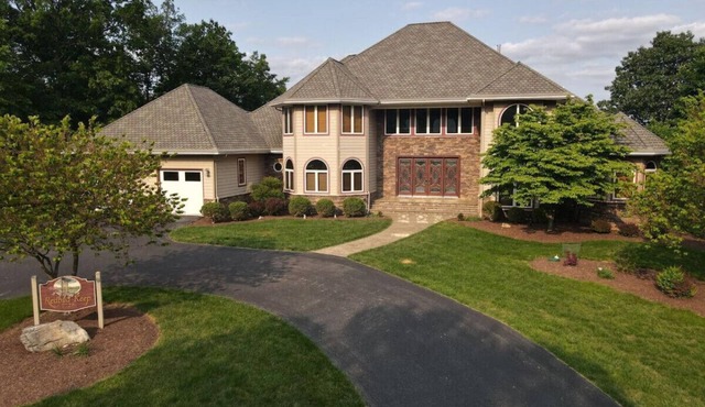 Redbud Keep - move theater, wifi, golf, view, recreation center access, grill