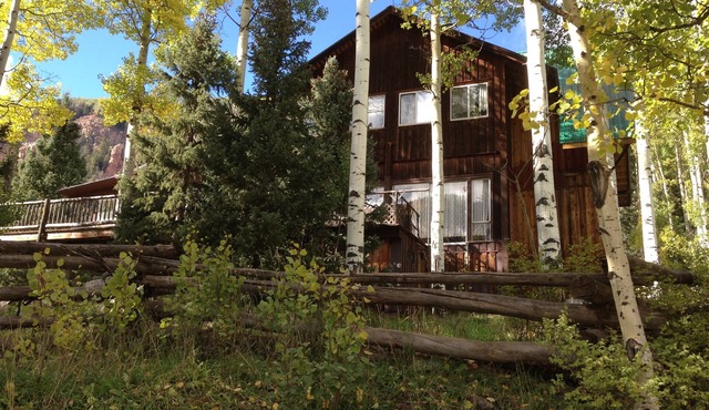RedCliff Lodge w/hiking trails,specular fall colors, mtn views & great fishing!