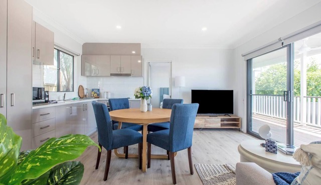 Redcliffe Retreat Moreton Bay Coastal Cottage