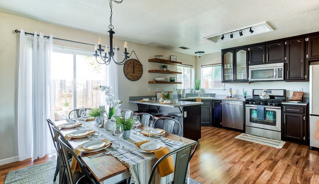 Redding Multi-Family Retreat w/Mt. Shasta Views