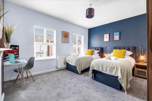 Redditch 4 Bed 3 Bath From 21 PP Per Night 5 Star