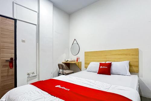 RedDoorz at PBInn near Stasiun Juanda